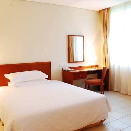 Tinapa Lakeside Hotel Калабар Екстериор снимка