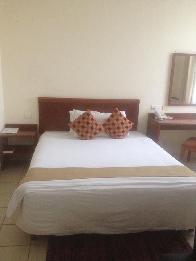 Tinapa Lakeside Hotel Калабар Екстериор снимка