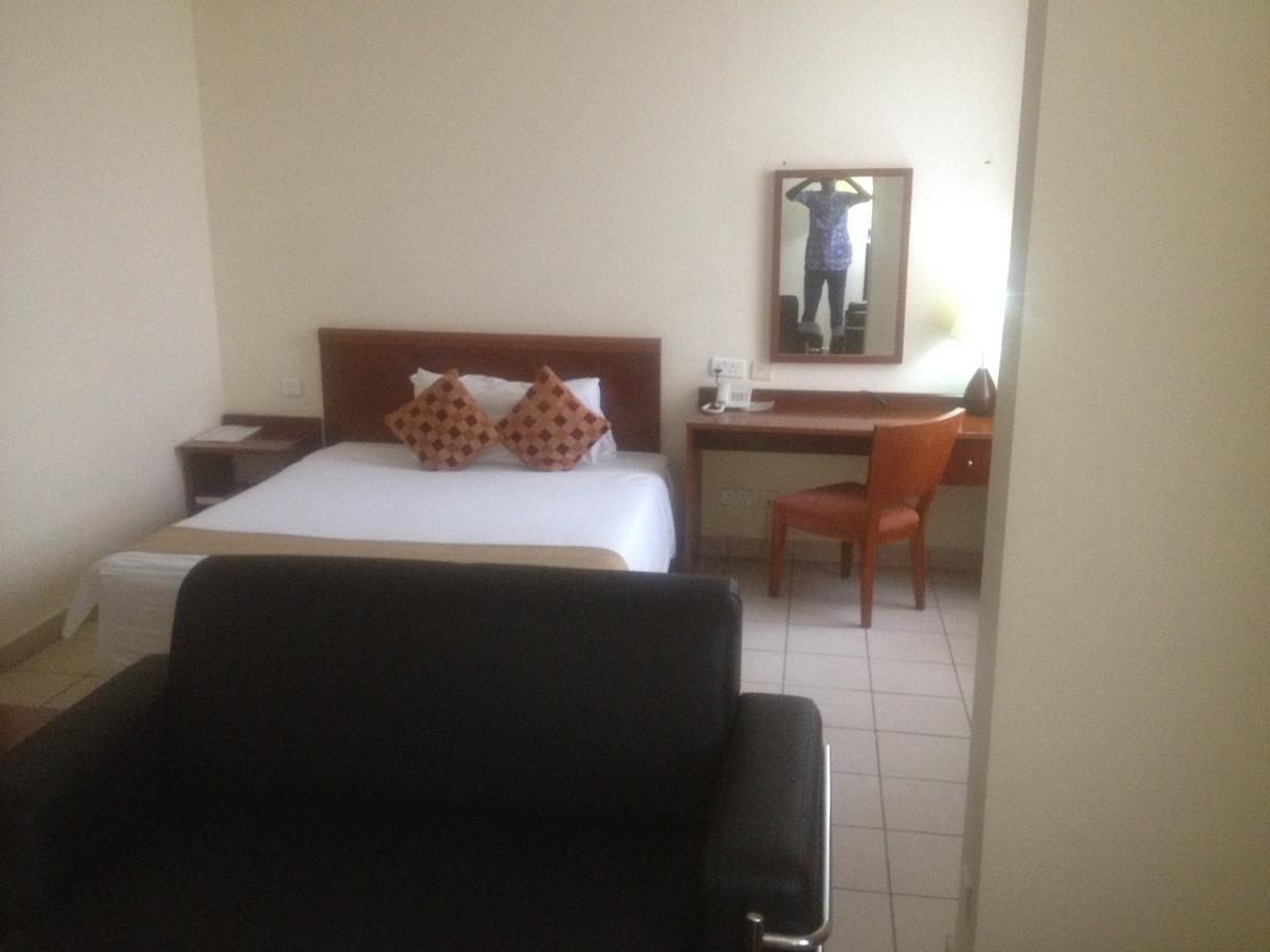 Tinapa Lakeside Hotel Калабар Екстериор снимка