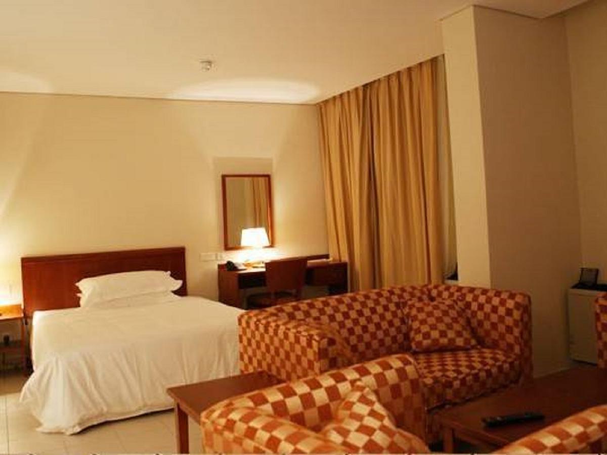 Tinapa Lakeside Hotel Калабар Екстериор снимка