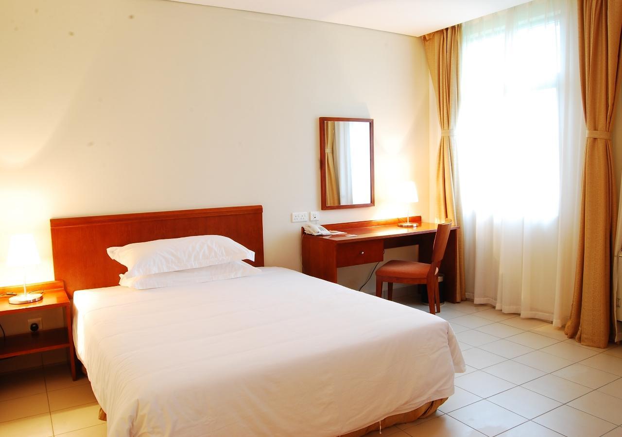 Tinapa Lakeside Hotel Калабар Екстериор снимка