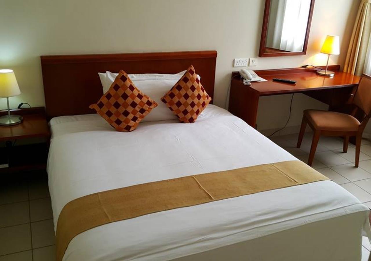 Tinapa Lakeside Hotel Калабар Екстериор снимка