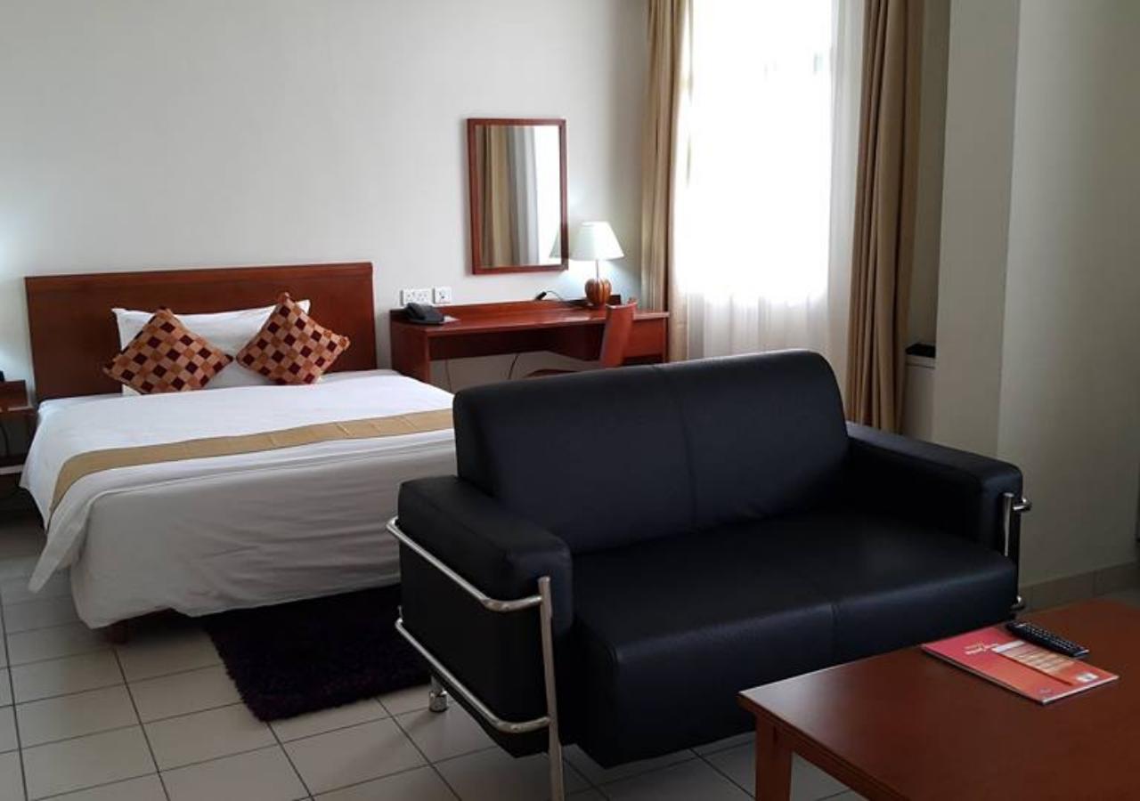 Tinapa Lakeside Hotel Калабар Екстериор снимка