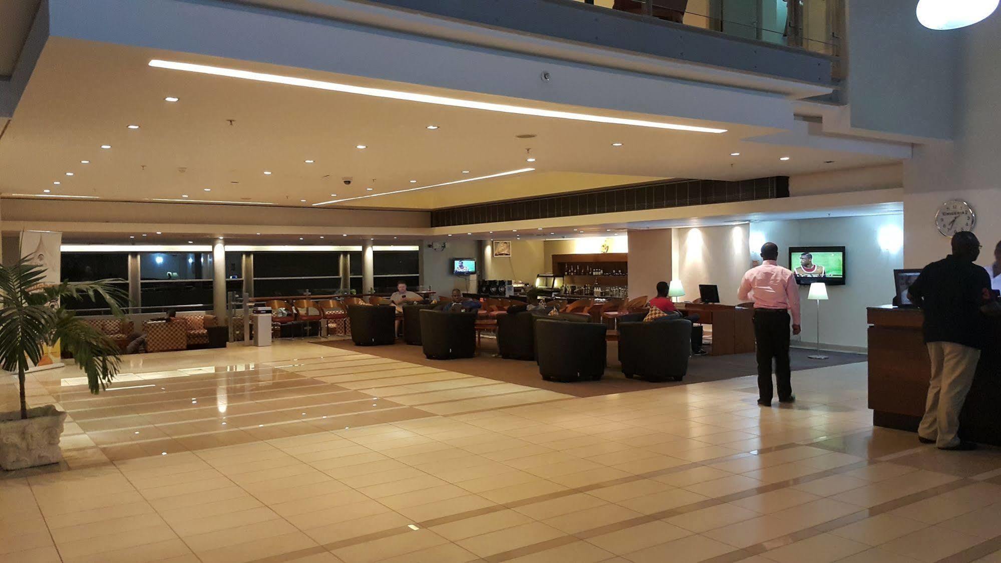 Tinapa Lakeside Hotel Калабар Екстериор снимка