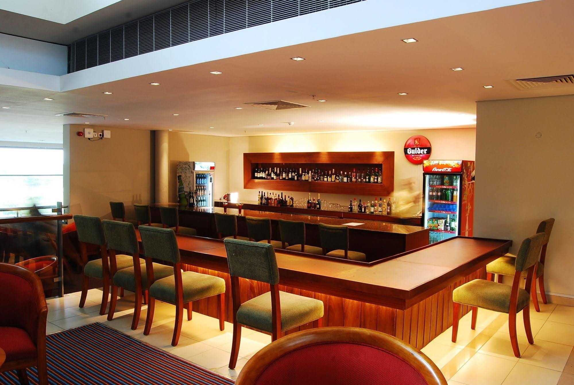 Tinapa Lakeside Hotel Калабар Екстериор снимка