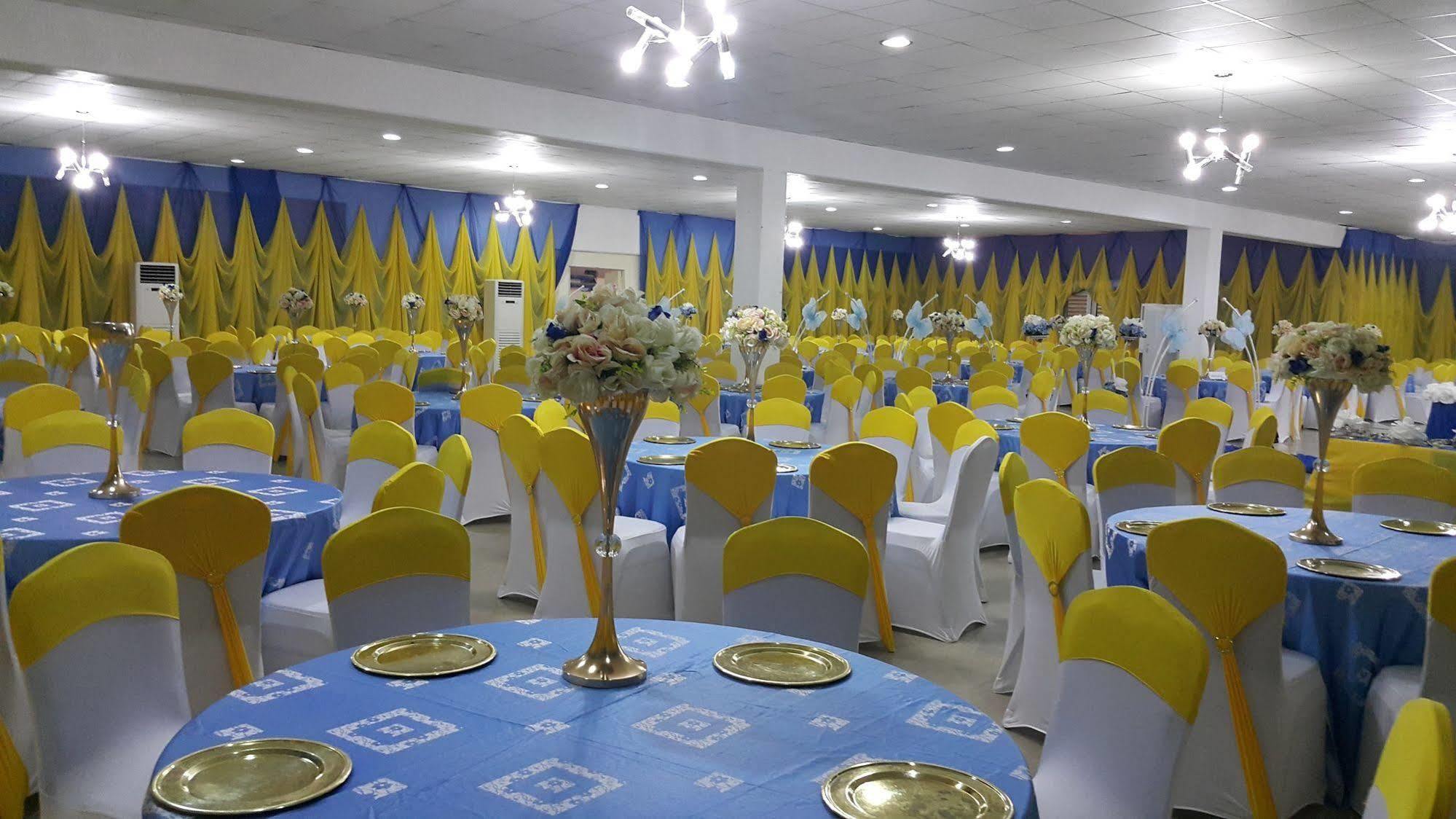 Tinapa Lakeside Hotel Калабар Екстериор снимка