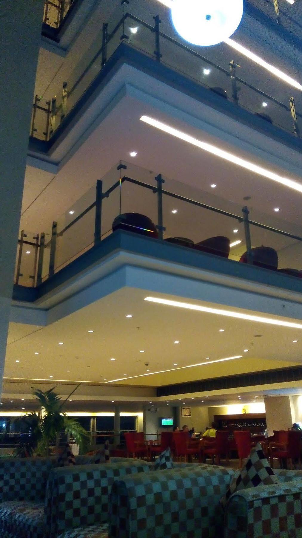 Tinapa Lakeside Hotel Калабар Екстериор снимка